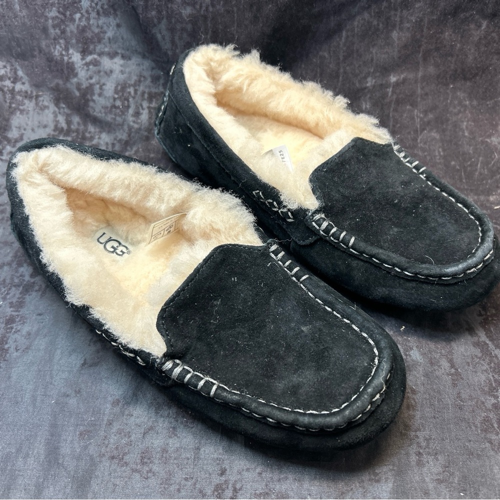 UGG S/N 3312 Ansley Suede Sheepskin Moccasin Black Slippers Women’s Size 6